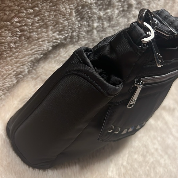 LUG Pacer Crossbody - Picture 3 of 15